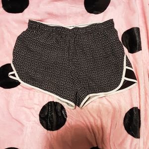 Xersion shorts med with lined underwear inside